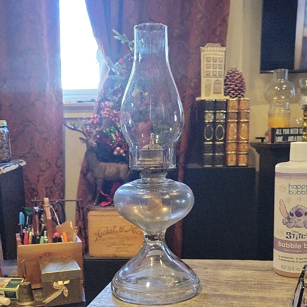 Queen Anne #2 Elegant Glass Oil Lamp,Antique/ VINTAGE/ EUC!